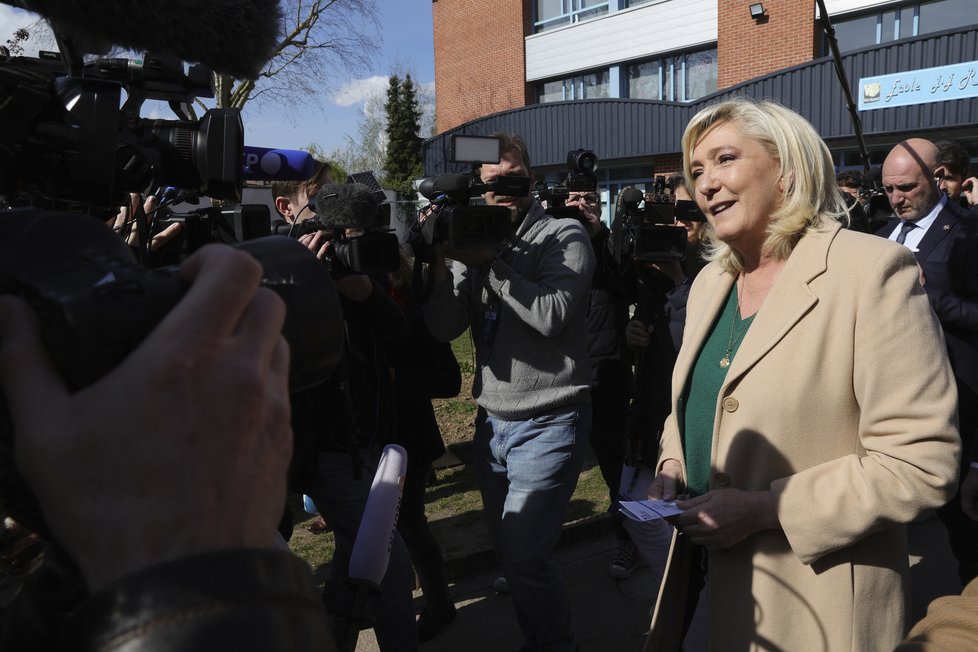 Prezidentské volby ve Francii: Prezidentská kandidátka Marine Le Penová u prvního kola voleb, (10.04.2022).