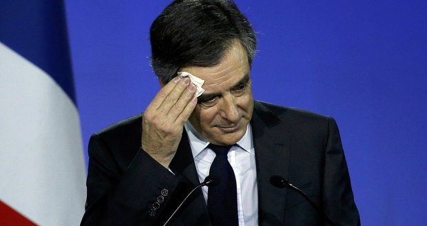 Prezidentem Francie chce být 11 politiků. Na podpisy vede průšvihář Fillon