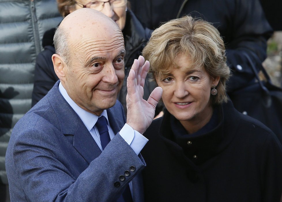 Francouzské primárky: Expremiér a starosta Bordeaux Alain Juppé s manželkou Isabelle