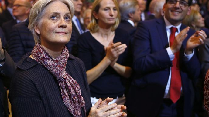 Francouzský expremiér Francois Fillon hasí problém kvůli zaměstnávání manželky Penelope