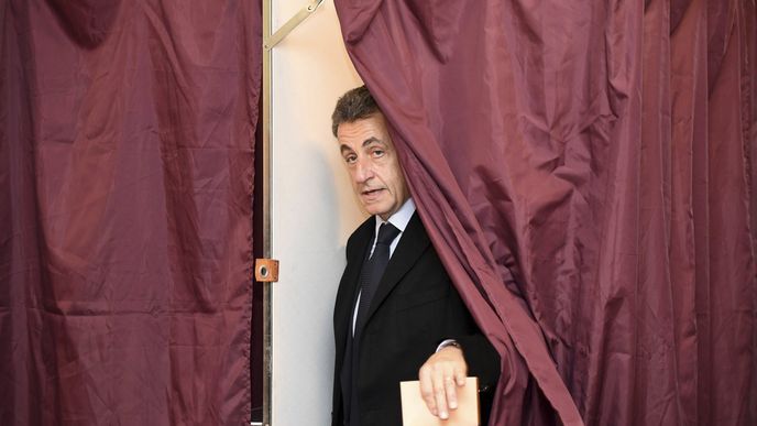 Exprezident Nicolas Sarkozy: K primárkám ho doprovodila manželka Carla bruniová