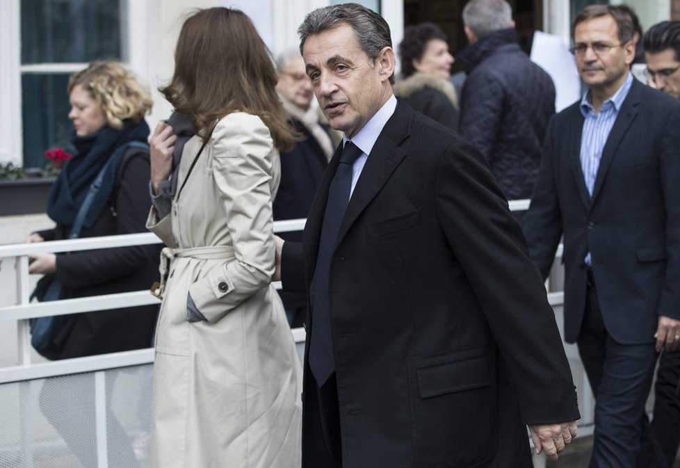 Francouzský exprezident Nicholas Sarkozy s manželkou Carlou Bruni.