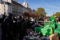 Protesty ve Francii sílí: Studenti zablokovali rekordní počet škol! Přidaly se odbory