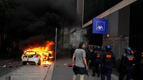 170 zraněných policistů a hořící auta: Ve Francii to vře po zastřelení mladíka (†17)