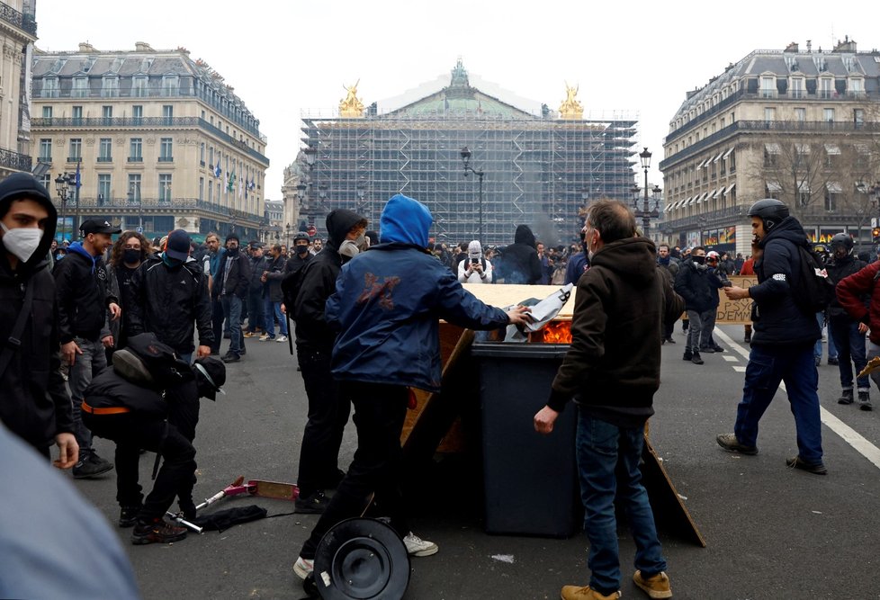 Násilné protesty ve Francii (23. 3. 2023)