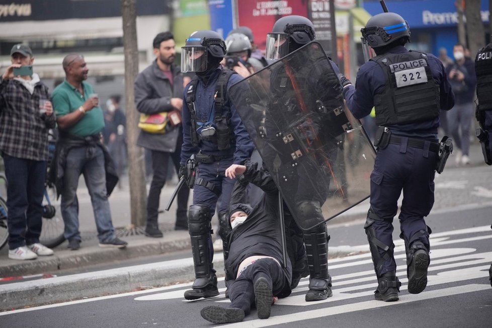Násilné protesty ve Francii (23. 3. 2023)