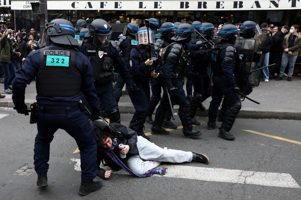 Násilné protesty ve Francii (23. 3. 2023)