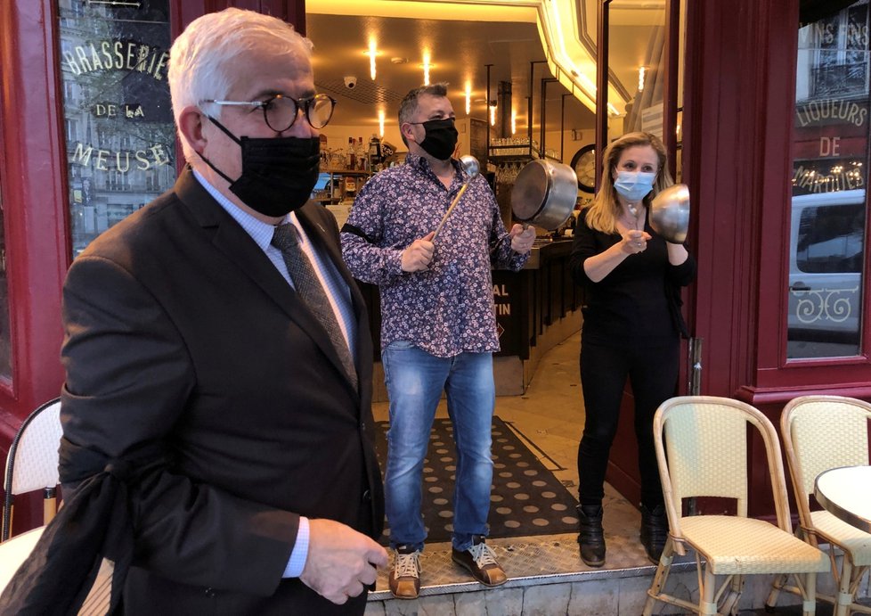 Koronavirus v Paříži: Restauratéři protestují kvůli obavám z dalších omezení (2. 10. 2020).