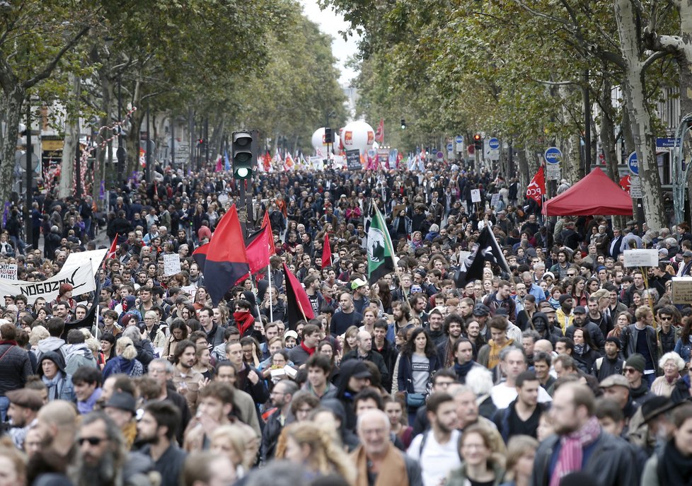 Protesty ve Francii proti Macronově změně zákoníku práce