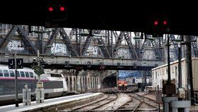Stávka na železnici komplikuje Francouzům přesuny na svátky (19. 12. 2019)