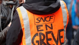 Stávka na železnici komplikuje Francouzům přesuny na svátky (19. 12. 2019).