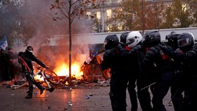 Ve Francii proti reformě důchodů protestovalo přes 500 tisíc lidí (5. 12. 2019)
