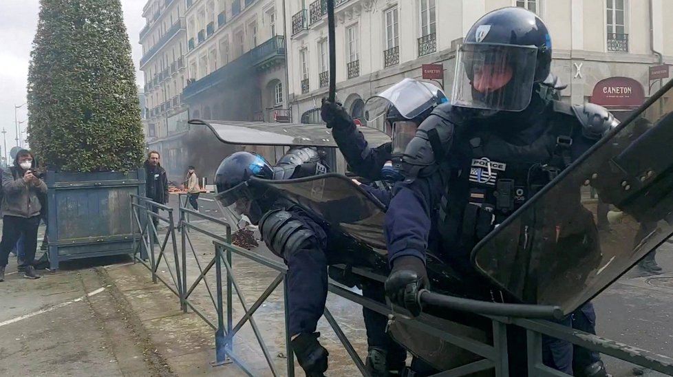 Násilné protesty ve Francii