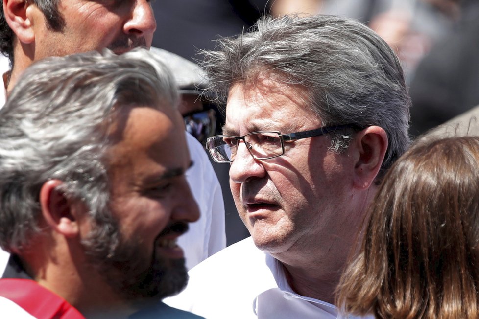 Protestů se zúčastnil také předseda strany Nepoddajná Francie Jean-Luc Mélenchon.