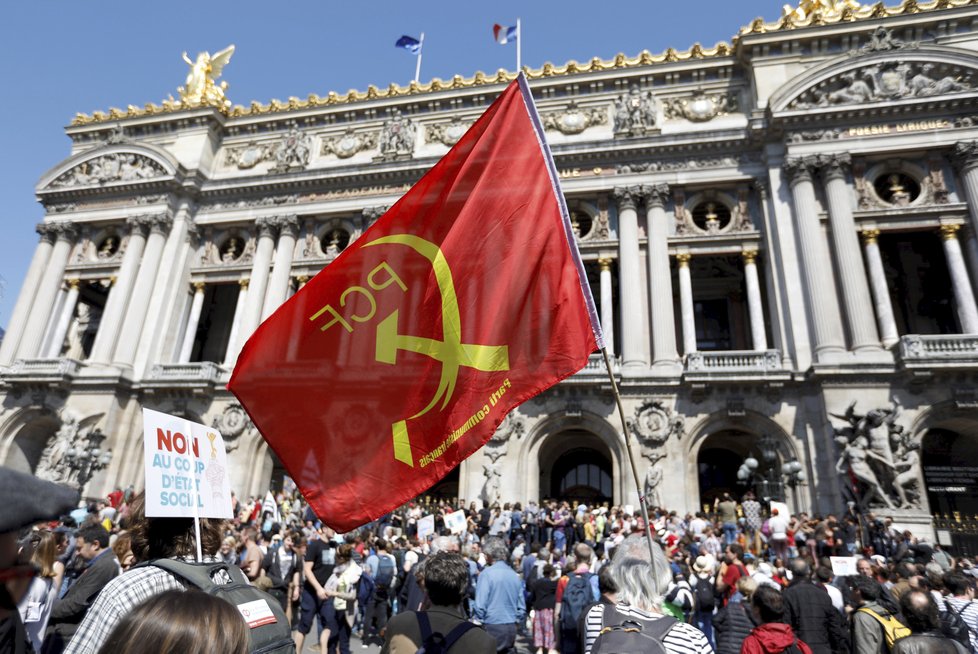 Protesty proti vládě prezidenta Macrona.