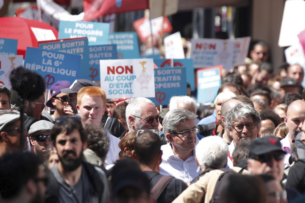 Protesty proti vládě prezidenta Macrona.