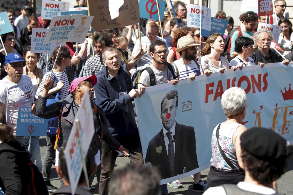 Protesty proti vládě prezidenta Macrona.