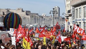 Reformy zákoníku práce vyvolaly ve Francii vlnu protestů.