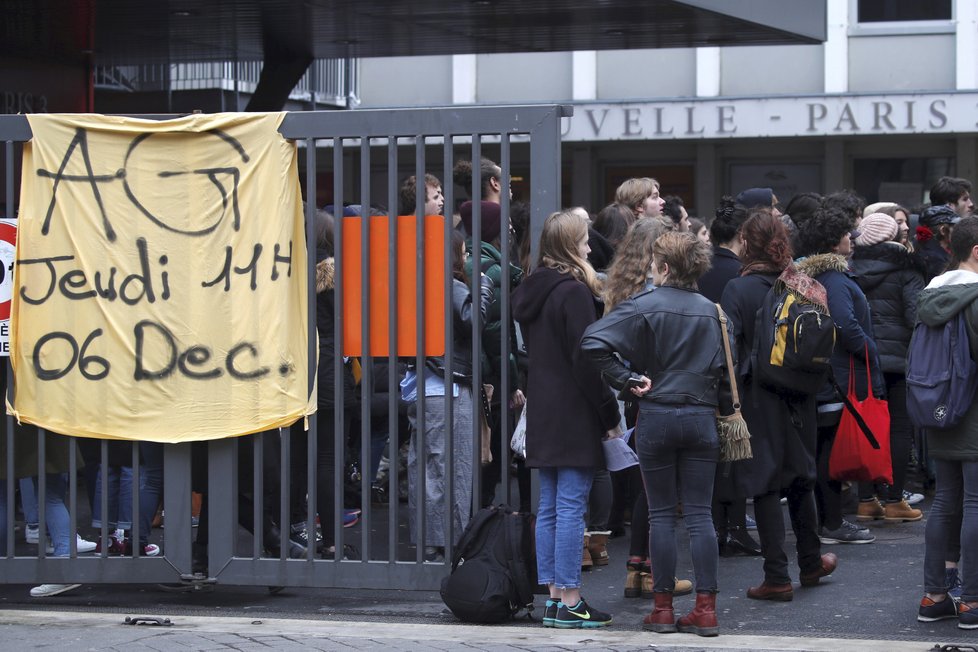 Středoškoláci a vysokoškoláci se připojili k protestům žlutých vest.