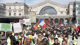 Protesty žlutých vest ve Francii pokračují i tento týden (30.03.2019).