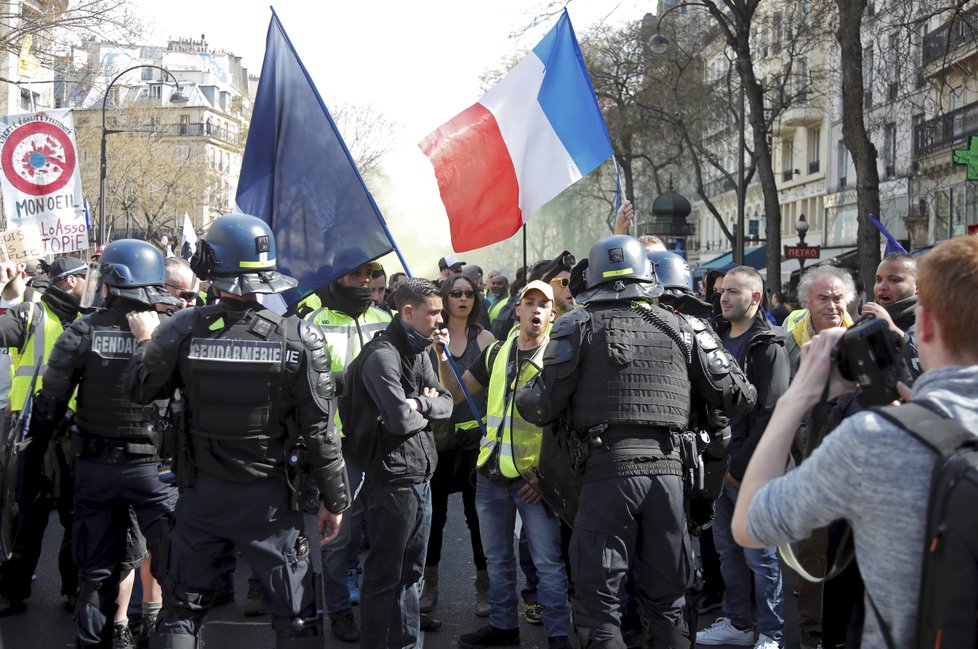 Protesty žlutých vest ve Francii pokračují i tento týden (30.03.2019).