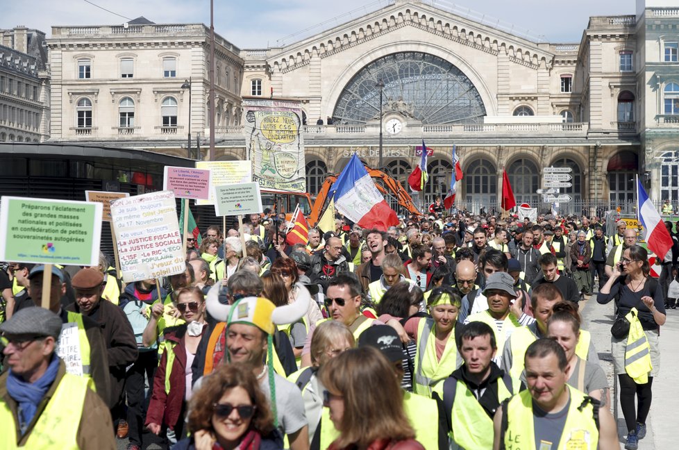 Protesty žlutých vest ve Francii pokračují i tento týden (30.03.2019).