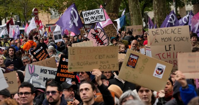 Protest kvlůli sjezdu krajně pravicové strany Rassemblement National (RN) v Orléans