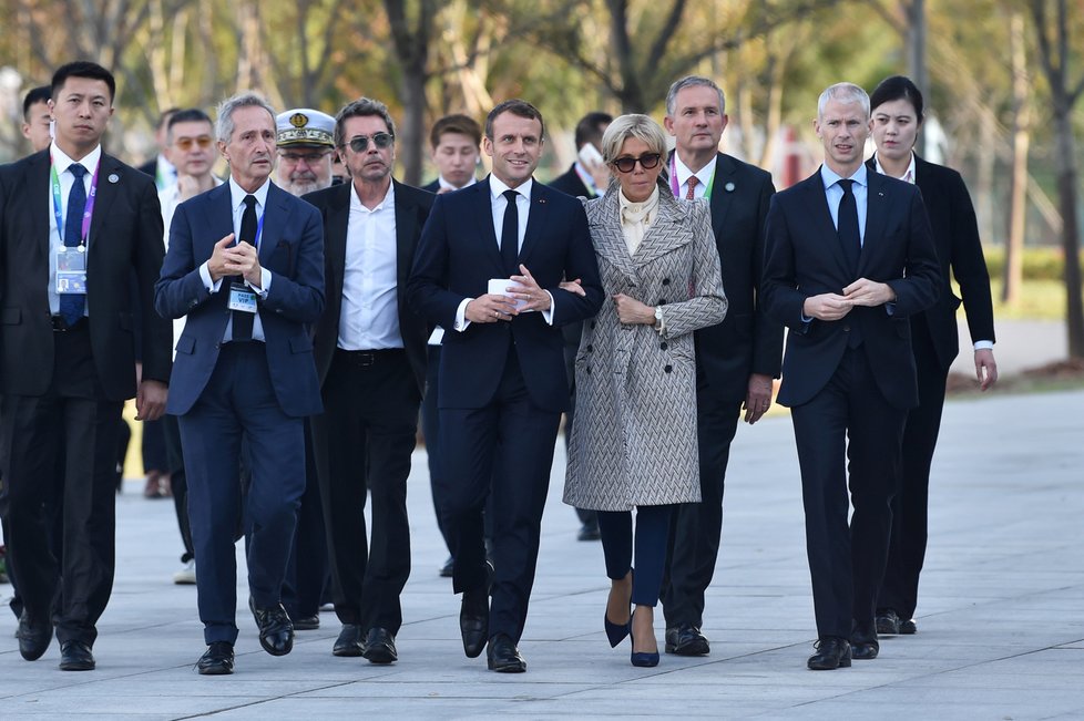 Prezident Emmanuel Macron s manželkou Brigitte.