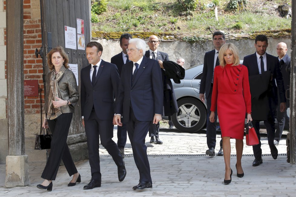Francouzský prezident Emmanuel Macron s manželkou Brigitte, na snímku s italským prezidentem Mattarellou a jeho dcerou.