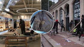Drzí lupiči z rozbouřené Francie prodávají kořist