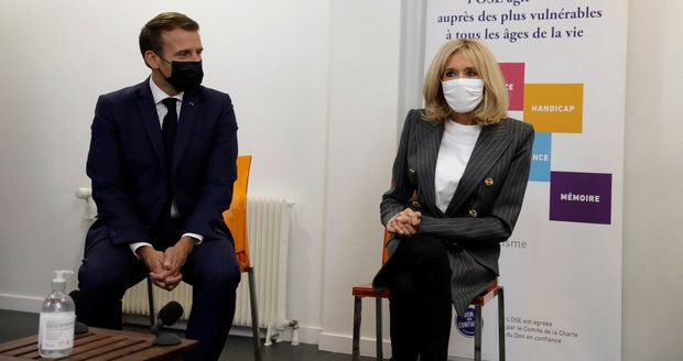 Macron v karanténě oslavil 43. narozeniny. Brigitte (67) po muži teskní, utěšuje se jeho vůní