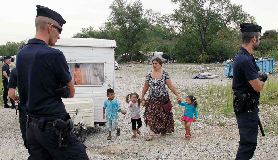 Postup Francie proti romským imigrantům, kteří pocházejí nejčastěji z Rumunska a Bulharska, sleduje i EU.