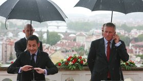 Nicolas Sarkozy s někdejším premiérem Mirkem Topolánkem v roce 2008 v Praze.