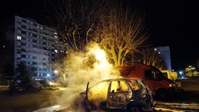 Důsledek novoročních oslav ve Francii: Na 1200 hořících aut!
