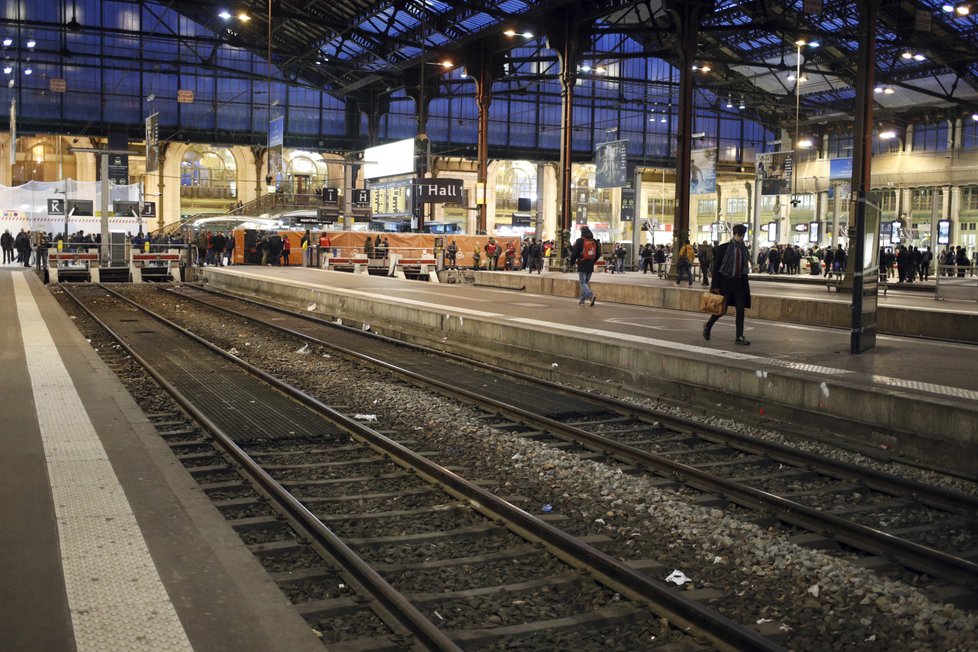 Železničáři ve Francii zahájili vlnu stávek.