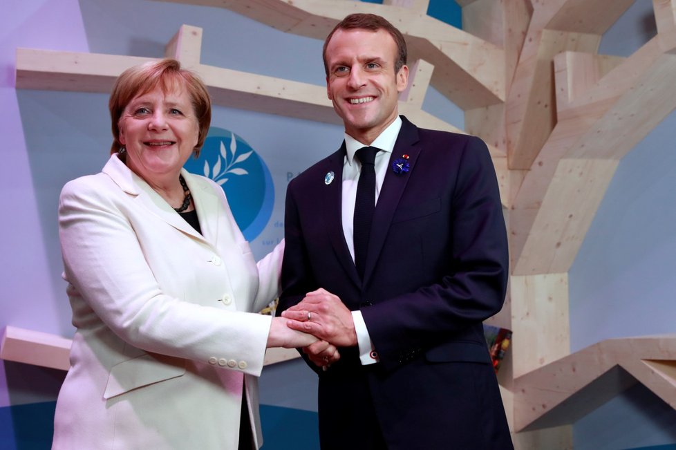 Německá kancléřka Angela Merkelová a francouzský prezident Emanuel Macron na mírovém summitu v Paříži
