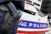 Policie u Paříže zmařila připravovaný atentát. Na místě zasahují pyrotechnici