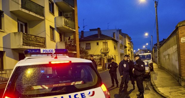 Policie ještě nedávno čelila hroznému útoku v Toulouse. Teď hledá dalšího masového vraha