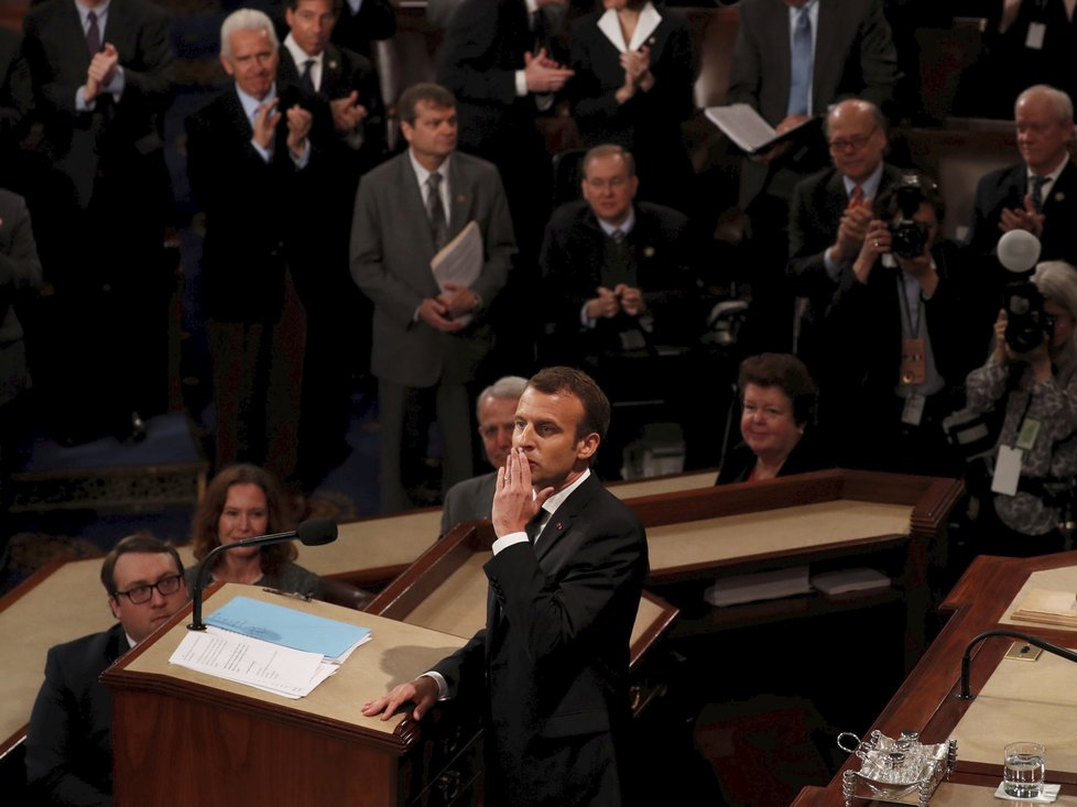 Francouzský prezident Emmanuel Macron promluvil v americkém Kongresu.