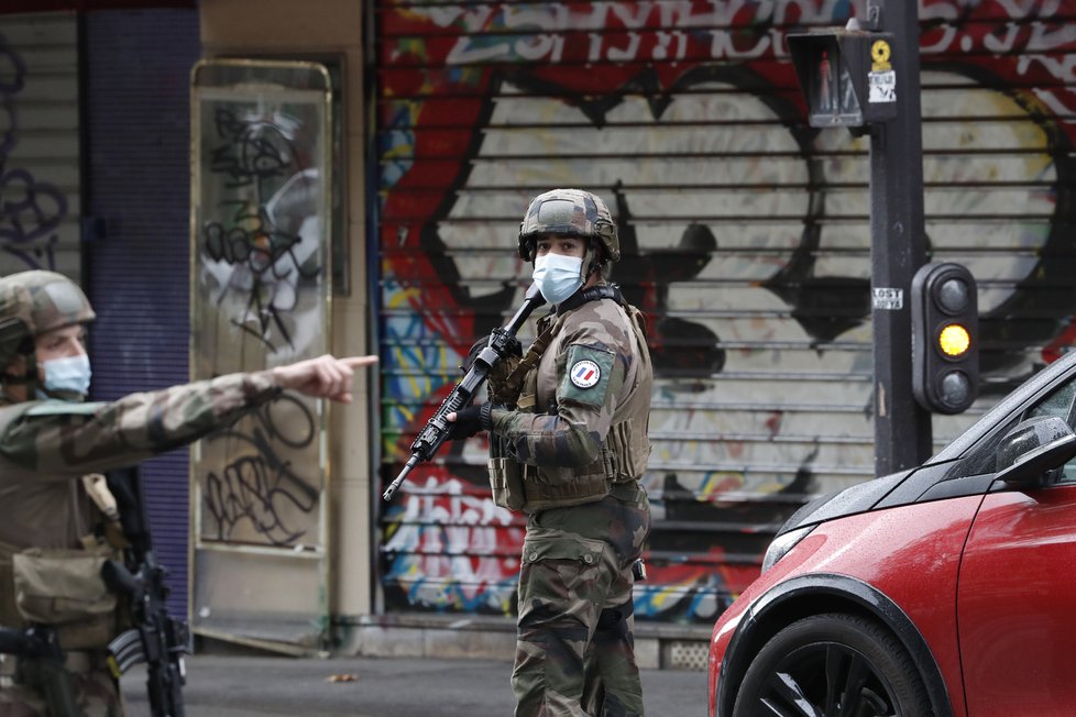 Dva zranění při útoku u bývalého sídla časopisu Charlie Hebdo (25. 09. 2020)
