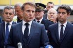 Francouzský prezident Macron navštívil Arras, kde došlo k útoku, při kterém zemřel učitel.