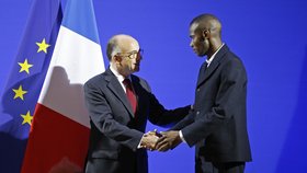 Francie udělila občanství zachránci lidí při teroristickém útoku