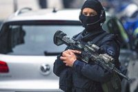 Velká razie na pravicové extremisty ve Francii: Chystali útoky na muslimy