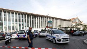 Tunisan v Marseille ubodal dvě dívky. Byl ženatý s Italkou, kradl a bral drogy