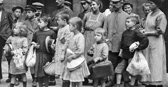 Dlouhá cesta k příměří: Mučená Francie na snímcích z roku 1918 očima amerického fotografa