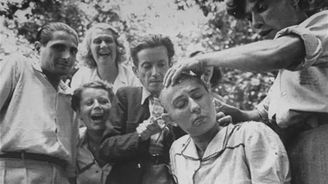 Ostříhat dohola! Šokující snímky žen, které dav trestal za kolaboraci s nacisty