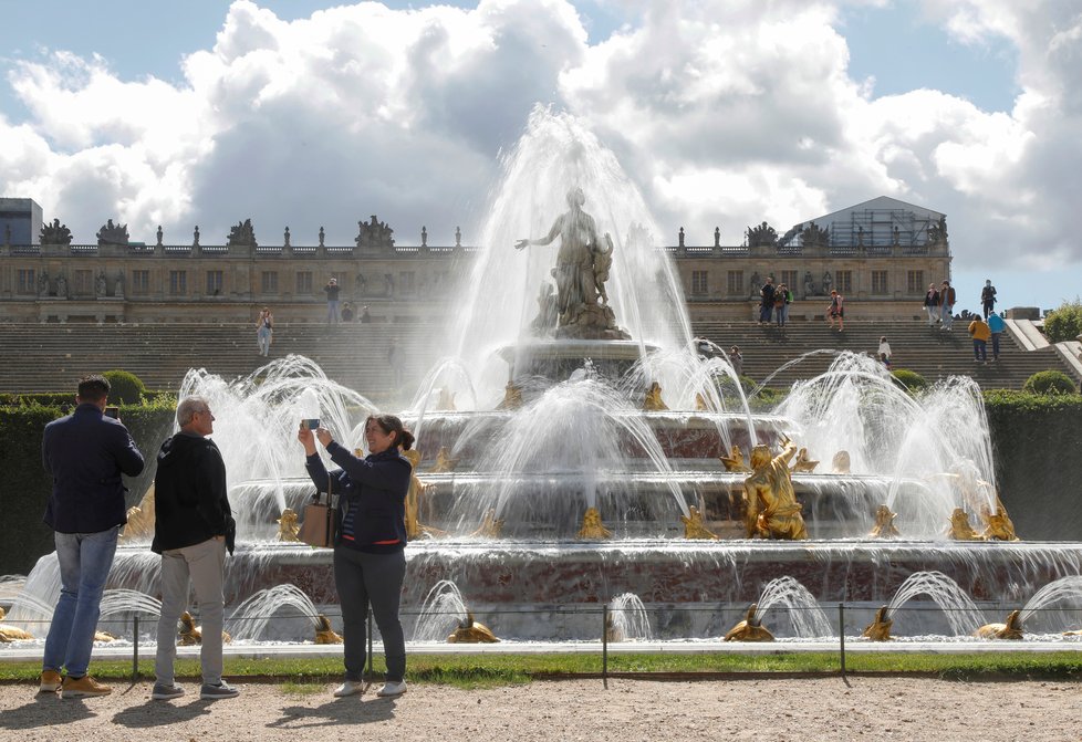 Francouzské Versailles po několika měsících otevřelo (6. 6. 2020)
