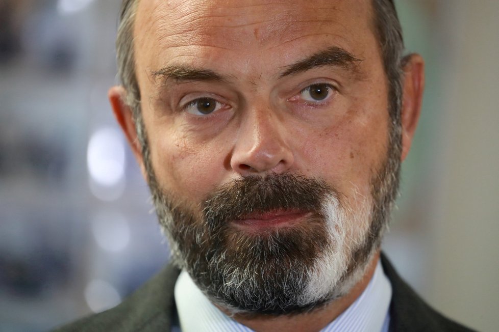 Premiér Édouard Philippe podal demisi, ve Francii končí celá vláda.