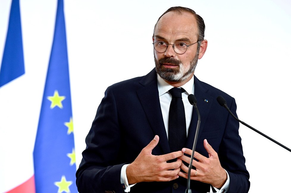 Premiér Édouard Philippe podal demisi, ve Francii končí celá vláda.