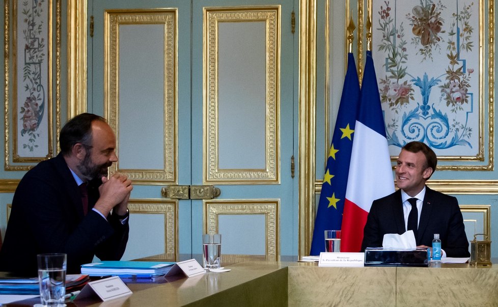 Francouzský prezident Emmanuel Macron a premiér Édouard Philippe
